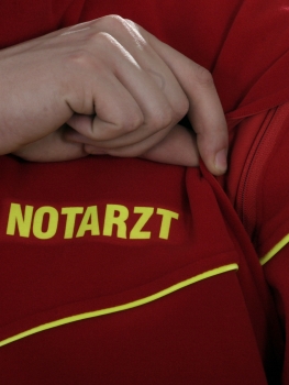 Preview: Fleece-Windsafe dunkelrot, DRK-Fleece, winddichte Fleecejacke, Fahrdienst, Outdoor-Jacke, BRK-Fleece, Windbreaker,