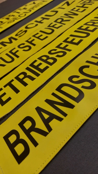 Rückenschild 3M/gelb Sonder, Sonderpreisartikel, Rückenschilder in 42x8 cm, gelbe Schilder mit schwarzer Schrift, 3M/gelb,