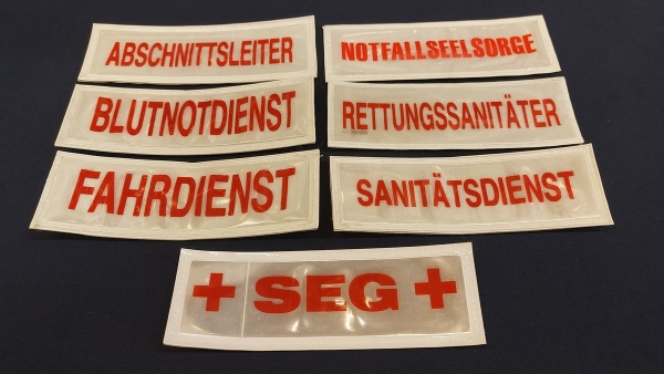 Brustschild weiss/rot, glänzende Brustschilder, Sonderpreis, Schild Reflex weiss, Brustschilder 15x5 cm,