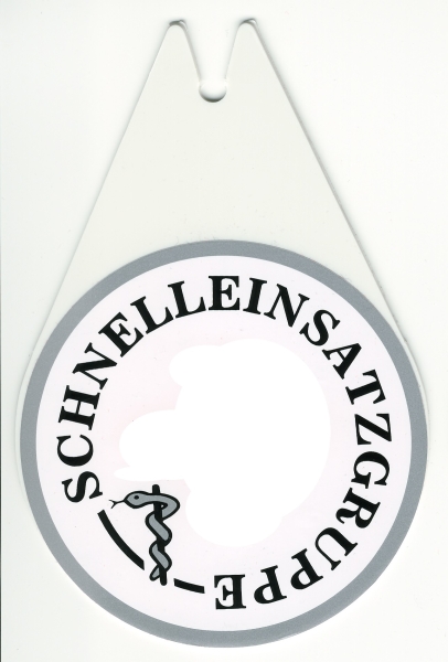 DRK-Autoplakette, Autoplakette mit Saugnapf, Autoplakette in Tropfenform, Saugnapfschild, DRK-Plakette,